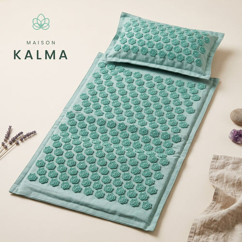 Le set Kalma complet en vert eucalyptus — tapis lotus en lin et oreiller cervical